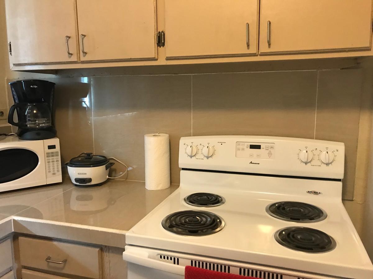 1 Bedroom / 1 Bath . Private Apt. Free Wifi, Interent & Parking Sinajana Exterior foto