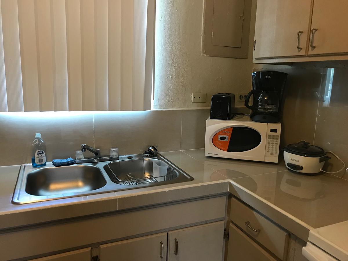 1 Bedroom / 1 Bath . Private Apt. Free Wifi, Interent & Parking Sinajana Exterior foto